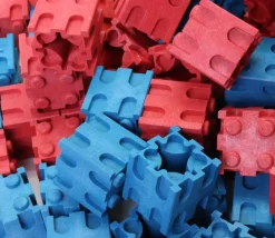 100 cubes encastrables rouge et bleu en bois recyclé