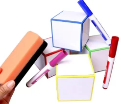 4 Dés géants effaçables 8 cm avec éponge