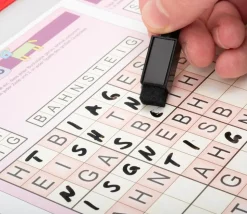 4 Feutres effaçables avec brossette pour ardoise ou tableau blanc