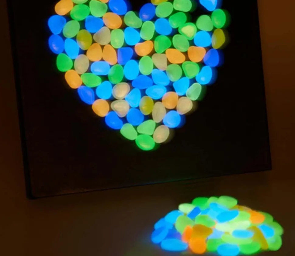 50 galets colorés lumineux env 1,5 cm