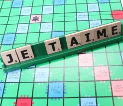 7 jetons lettres jeu pour dire 