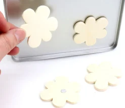 4 magnets fleur en bois à décorer 5 cm