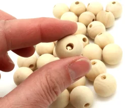 30 perles 1.8 cm trouée en bois 18 mm trou de 4 mm