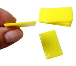 500 Petits jetons rectangles 2.7 x 1.6 cm en plastique coloré