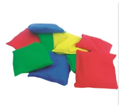 4 petits sacs tissus multicolores remplis de graines 12 x 12 cm