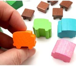 72 pièces en bois le petit marché : camions, étals, bâtiments et jetons