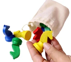 8 Pions chevaux bois 5 cm dans un sac en tissu