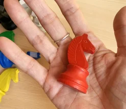 4 pions petits chevaux en bois pour jeu Dada