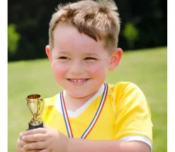 24 récompenses : 12 Médailles 3 cm et 12 trophées 8.5 cm