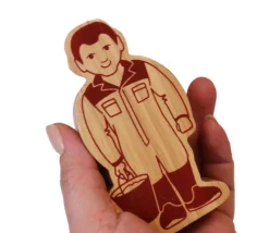 Assistant fermier en bois coloré 100 x 53 x 25 mm personnage jeu