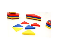 Boite 60 formes géométriques à plat épaisseur, taille et couleur. 4 attributs