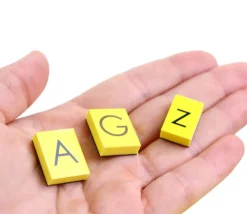 Boite 213 Mini lettres magnétiques 2 cm - minuscules et majuscules