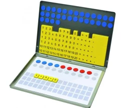 Boite magnétique pour mathématiques - 147 pièces chiffres et signes