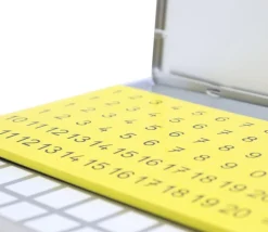 Boite magnétique pour mathématiques - 147 pièces chiffres et signes