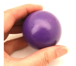 Boule 5 cm couleur violette en bois - grosse bille hêtre diamètre 50 mm