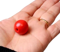 Boule rouge 2 cm percée en bois - perle hêtre trou 4 mm