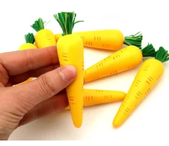 Carotte en bois de 10.5 x 2.5 cm légume jouet