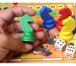 Coffret bois 16 pions petits chevaux + 2 dés