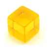 Cube 12 mm jaune plastique translucide coloré