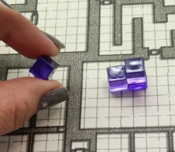 Cube 8 mm plastique translucide coloré