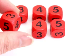 Dé 3 3 4 4 5 5 en bois de 16 mm rouge