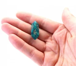 Dé 6 faces baril nacré - barrel dice à l'unité (couleur mise au hasard)