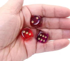 Dé à jouer translucide rouge-violet points dorés 16 mm