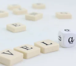 Dé 6 voyelles aeiouy lettres 16 mm