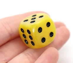 dé marbré 2 cm (couleur mise au hasard)