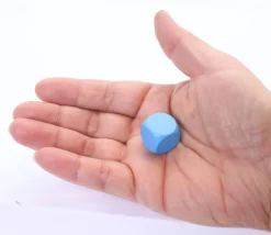 Dé neutre bleu clair 16 mm en bois hêtre sans marquage à l'unité