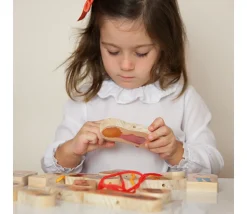 Familles du monde - 24 figurines bois à relier