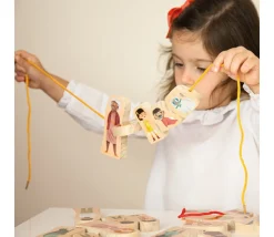 Familles du monde - 24 figurines bois à relier