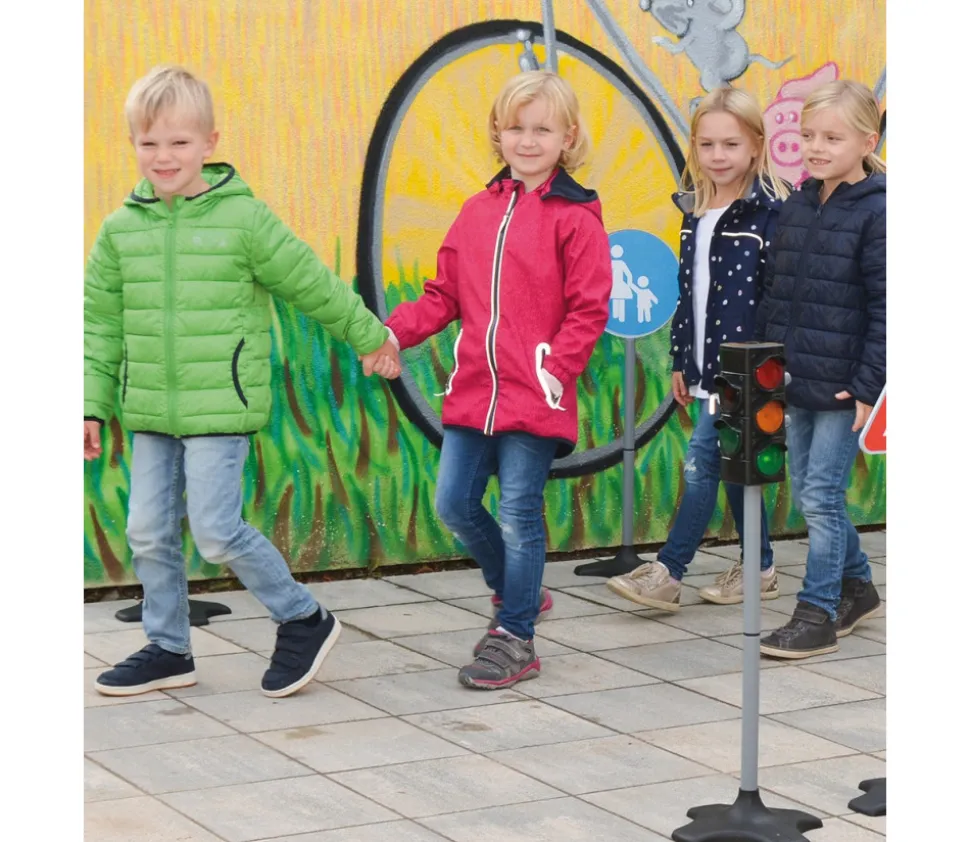 Feu tricolore de circulation lumineux + feu passage piétons