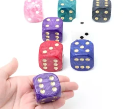 Grand Dé 36 mm nacré très lisible pour jeux à l'unité (couleur au hasard)