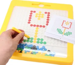 Grand jeu magnétique multicolore avec crayon et modèles