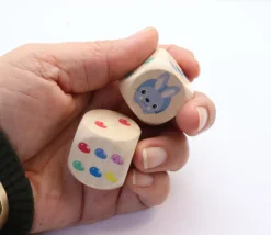 Gros dé en bois Pâques lapin et oeufs 2.5 cm