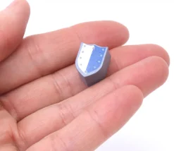 Jeton bouclier blason en bois 16 x 12 x 5 mm à l'unité