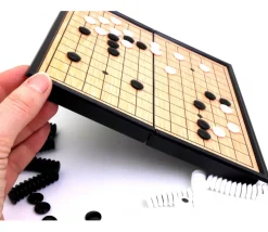 Jeu de Go de voyage mini magnétique et pliant.