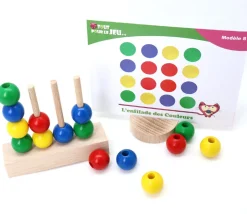 Jeu enfilade des couleurs en bois