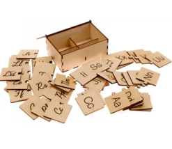 Jeu puzzle des lettres cursives et scriptes en bois