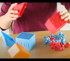 Matériel éducatif : 6 maisons + 36 personnages : manipulation, tri et calcul