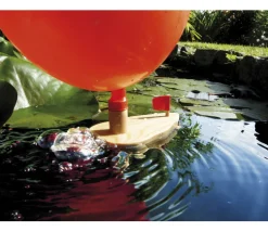 Mini bateau bois ballon à propulsion