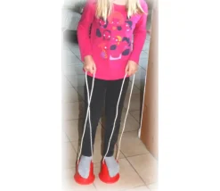 Mini échasses enfant en plastique coloré