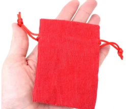 Mini sac 7.5 x 10 cm - velours épais rouge avec cordon