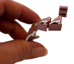 Pion Aigle marron en bois 15 x 15 x 10 mm