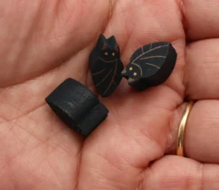 Pion Chauve-souris en bois 15 x 9 x 10 mm