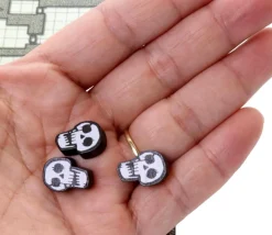 Pion de jeu crane tête de mort en bois 16 x 11 x 5mm