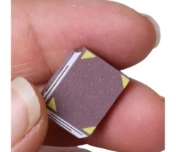 Pion livre relié en bois 16 x 13 x 5 mm