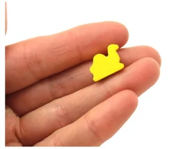 Pion petit dromadaire chameau couché en bois 16x12x8 mm