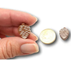 Pion Pomme de Pin en bois 15 x 11 x 5 mm